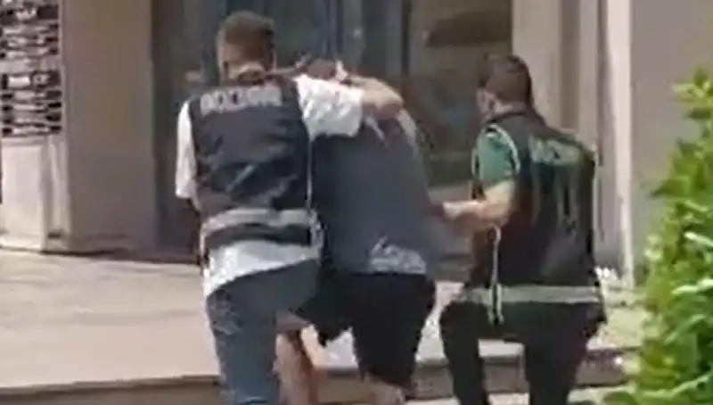Sahte Dolarla Alışveriş Yapan Turist, Ülke Dışına Sınır Dışı Edildi