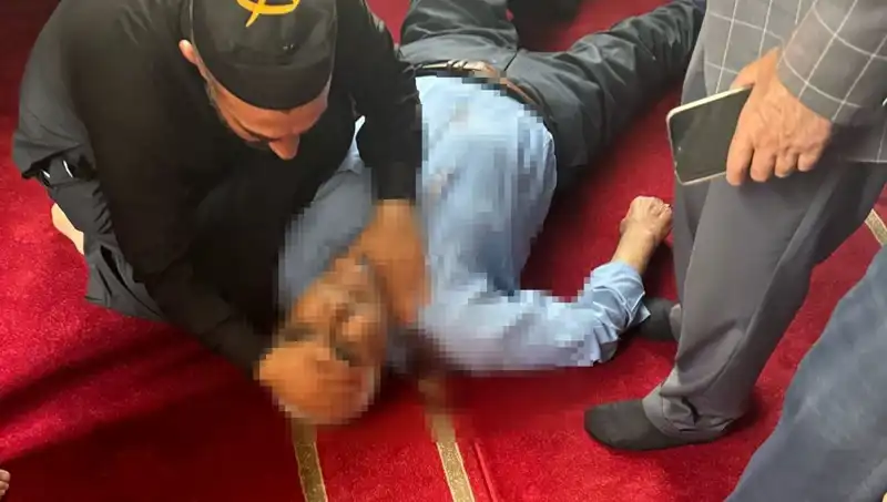 Camide Namaz Kılarken Bıçaklanan Adam Hayatını Kaybetti: Detaylar Ortaya Çıktı