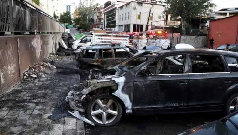 Sanayi Bölgesinde Tamir Bekleyen Araçlar Alev Alev Yandı