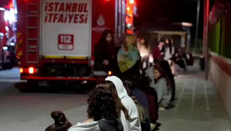 2500 Kız Öğrencinin Yaşadığı Yurt Binasında Yangın Paniği