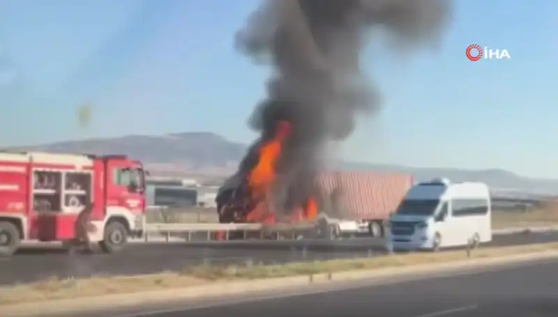 Ankara'da TIR Kazası: Alevler İçinde Kalan Araç Korku Dolu Anlar Yaşattı