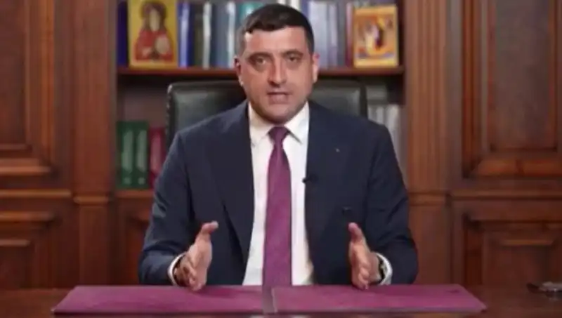 Romanya'da Seçimlerin İlk Turunda Aşırı Sağcı Aday Öne Çıktı