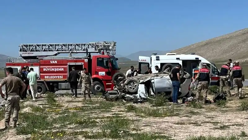 Van'da Feci Kaza! 4 Kişi Hayatını Kaybetti, 2 Kişi Yaralandı