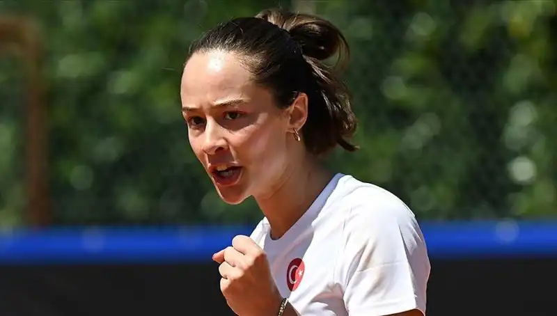 Milli Tenisçi Zeynep Sönmez, Heyecan Verici Finalde Rakip Tanımadı