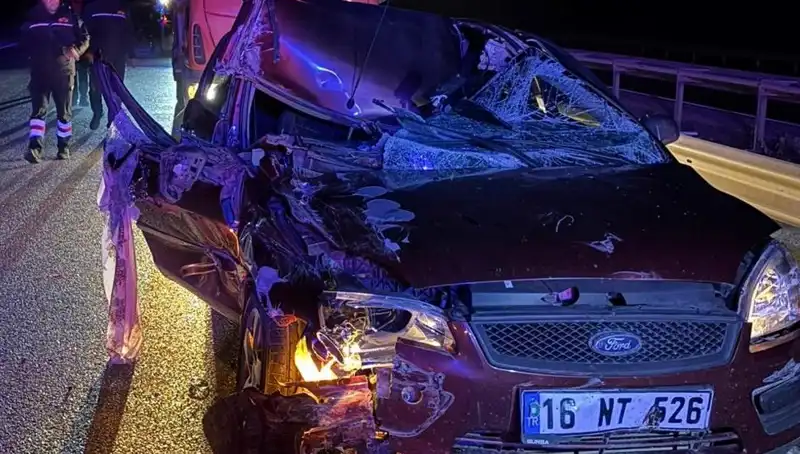Afyonkarahisar'da Feci Kaza: Otomobil ve TIR Çarpıştı, 4 Yaralı