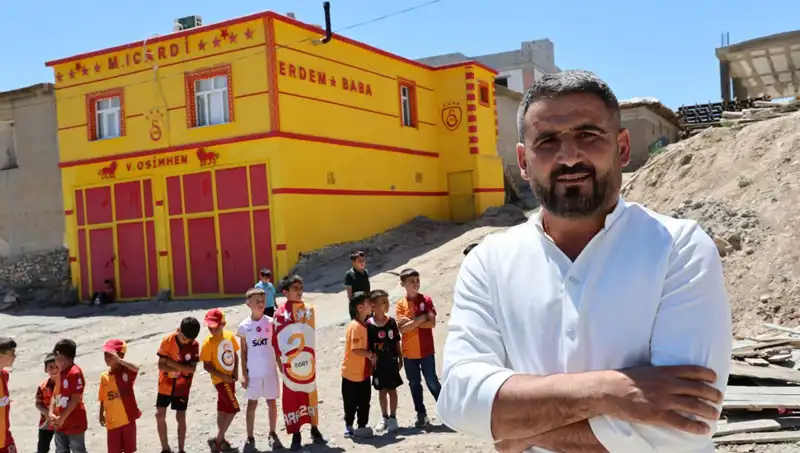Fanatik Taraftarın Evinin Dış Cephesine Yazdırdığı Icardi ve Osimhen İsimleri Göz Dolduruyor