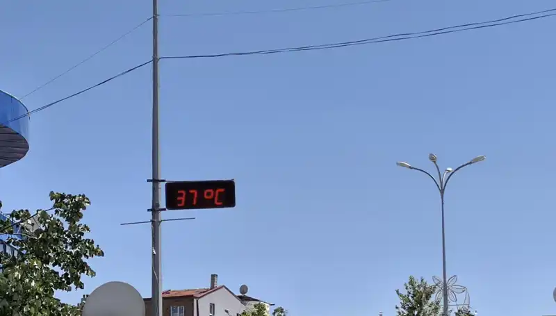 Bir İlçede Sıcaklık Rekoru: Termometreler 38 Dereceyi Aştı!