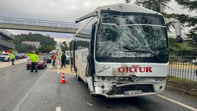 Uşak'ta İşçi Servislerinin Çarpışması: Çok Sayıda Yaralı ve Büyüyen Endişe