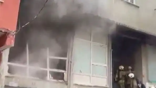 İstanbul'da Beş Katlı Binada Çıkan Yangın Paniğe Neden Oldu