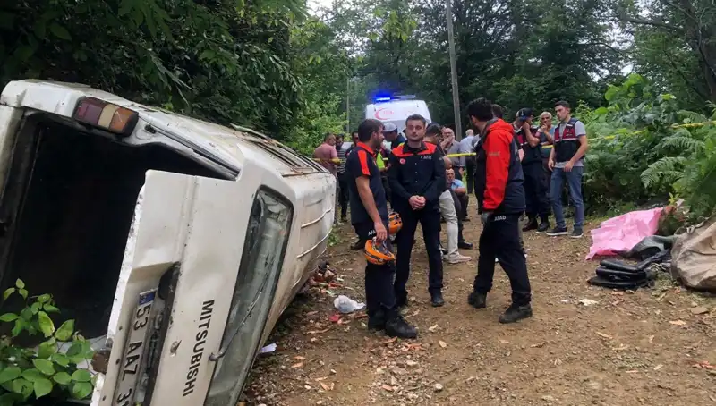 Rize'de Feci Kaza: Minibüs Yamaçtan Yuvarlandı, Hayatını Kaybedenler Var