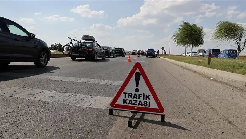 Adana’da Feci Kaza: Kamyon ile Otomobil Çarpıştı, Ölüm ve Yaralılar Var