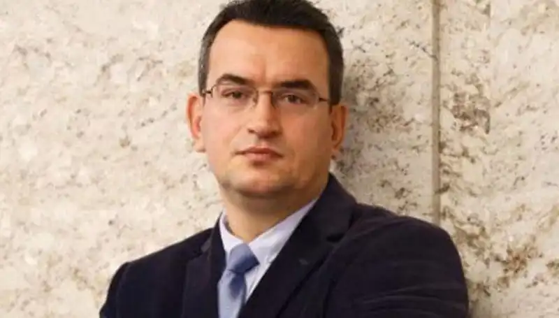 Metin Gürcan: DEVA Partisi'nin Yükselen Yıldızı ve Siyasi Yolculuğu