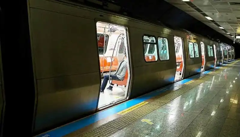 İstanbul'da Bazı Metro Durakları Kapatılıyor: Yolcular Ne Yapmalı?