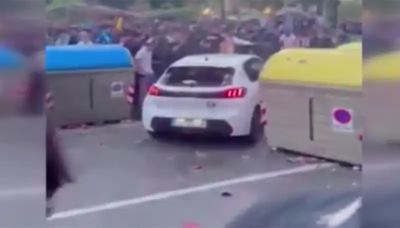Taraftar İstilasının Korkunç Boyutu: Aracıyla Kalabalığa Daldı, 13 Yaralı!