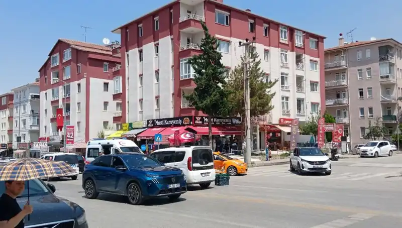 Başkentte Taksi ile Otomobil Çarpıştı: Olay Anı Kamerada