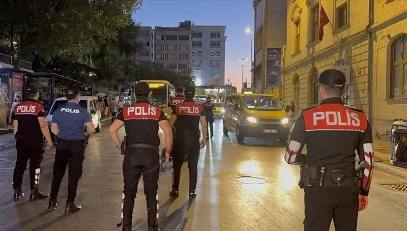 Megakentte Gözaltılar Dalgası: 4 Saat İçinde Yüzlerce Asayiş Operasyonu