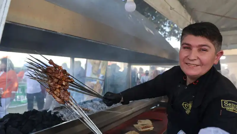 Kozan Karnavalı'nda Ciğer Şöleni: Yarım Ton Ziyafet