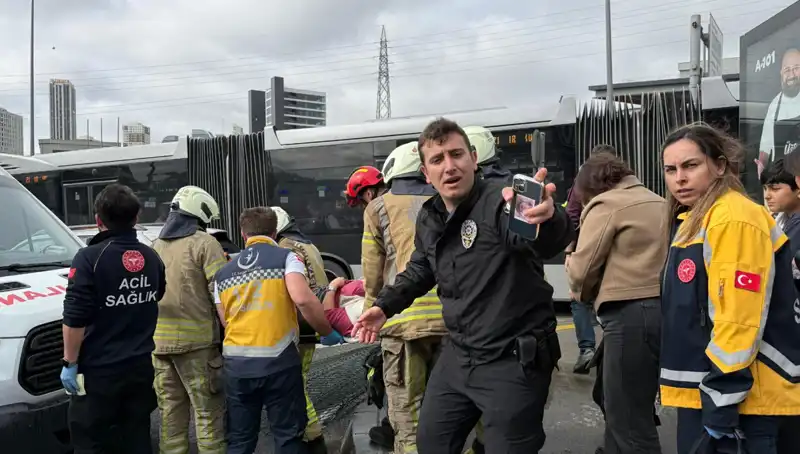 Metrobüs Kazasında Feci Anlar: Seferler Durduruldu, Yaralı ve Ölü Sayısı Arttı