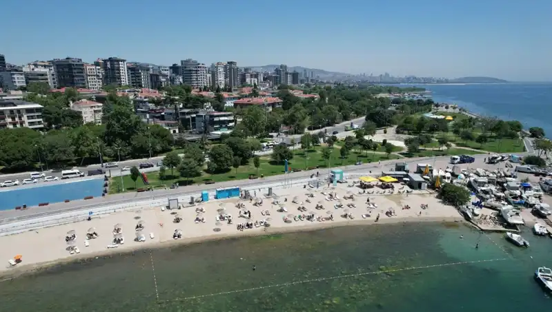 İstanbul'da Sıcak Hava İle Birlikte Caddebostan Sahili Dolup Taşacak