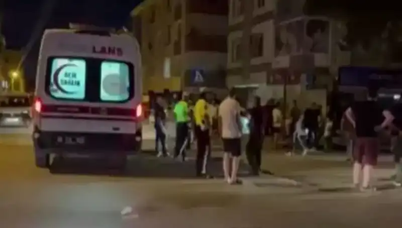 Alkollü Sürücü, Tartıştığı Yayaları Kamyonetle Ezdi: Olay Anı Kameralara Yansıdı
