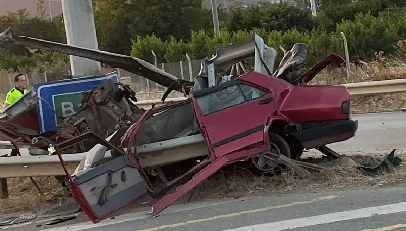 Bir Anlık Dikkatsizlik: Hurdaya Dönmüş Araçtan Fırladı, Hayatını Kaybetti