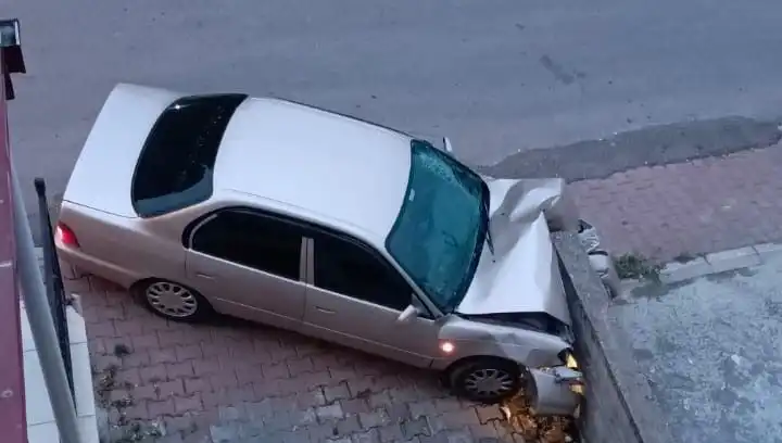 Kontrolü Kaybeden Araç Duvara Çarptı: Olayın Ayrıntıları Burada!