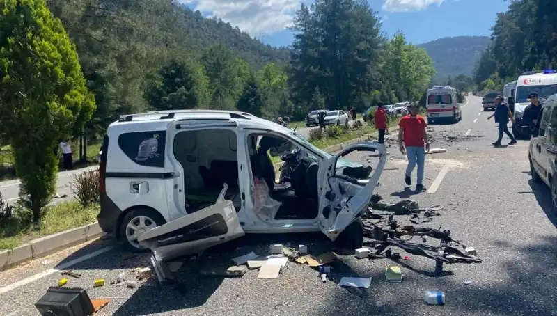 Marmaris'te Feci Kaza: Can Kaybı ve Yaralılar Savaş Alanına Döndürdü