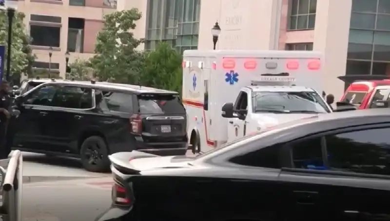 Covid-19 Aşısına Tepki Gösteren Kalabalıkta Kaos: 1 Polis Hayatını Kaybetti