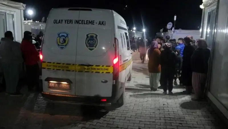 Sokağı Saran Kaos: Husumetlilerin Kavgasında Kan Aktı!