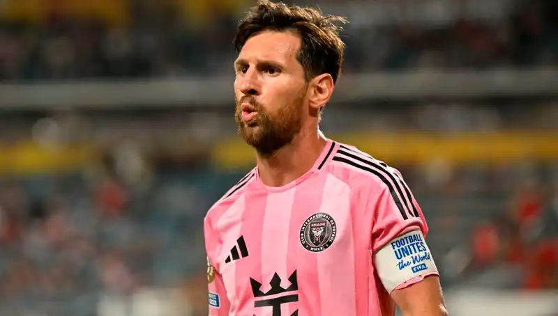 Messi'nin İlk Maçında Heyecan Dolu Anlar: Direkten Dönen Son Dakika Şutu