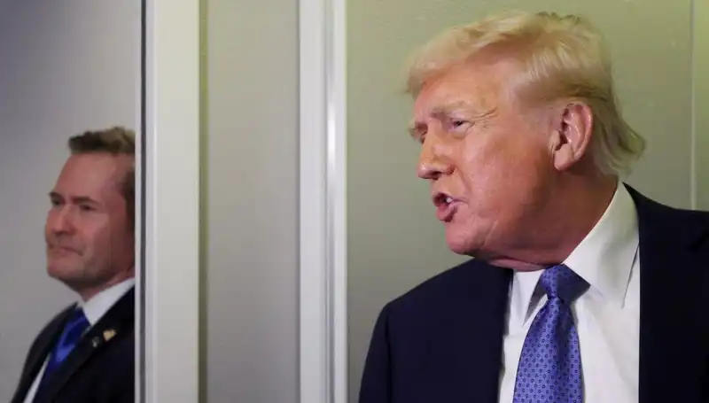Trump, Yanlışlıkla Sızdırdığı Planlar Sonucu Mike Waltz'u Görevden Aldı