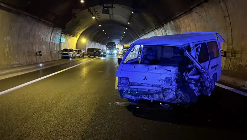 İstanbul TEM Otoyolu'nda Zincirleme Kaza: Çok Sayıda Yaralı ve Yoğun Trafik