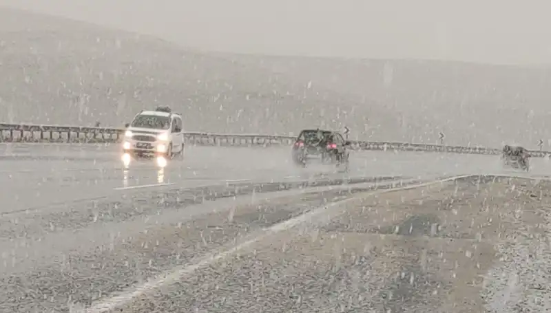 Nisan Ayında Yaşanan Kar Sürprizi: Bahar Beklerken Kış Geldi!