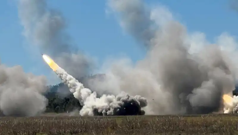 Avustralya'da Tarihi An: HIMARS ile Askeri Tatbikatın İlk Atışı Gerçekleşti