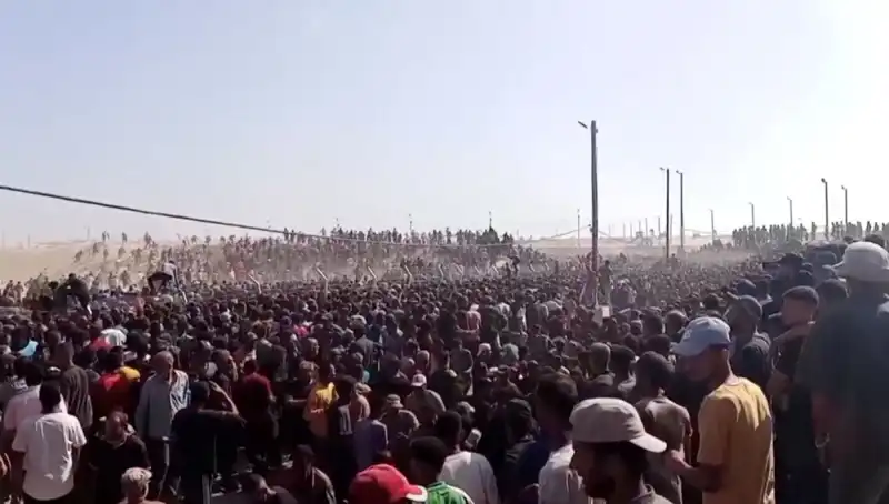 İsrail'in Gazze'deki Saldırısı: Yardım Dağıtım Noktasını Vurdu, 26 Ölü