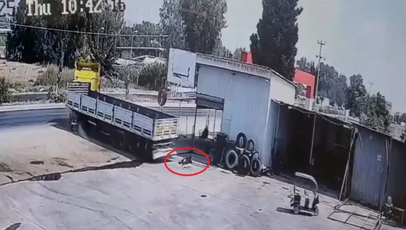 Tamirhaneye Trajik Kaza: 16 Yaşındaki İşçi, TIR'ın Kurbanı Oldu
