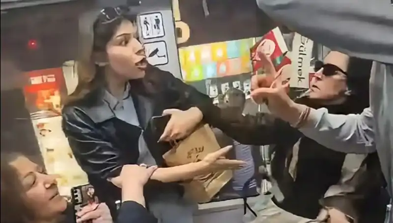 Tramvayda Kadınlar Arasında Tekmeli Yer Kavgası: Olayın Perde Arkası