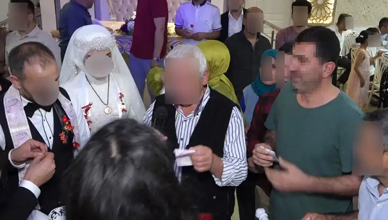 Davetsiz Düğünde Şok Olay: Pasta Yedi, Takıları Çaldı!