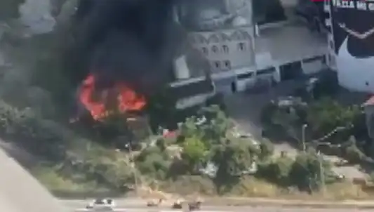 Kağıthane'de Dev Yangın Panik Yarattı: Gökyüzü Karanlıklaştı