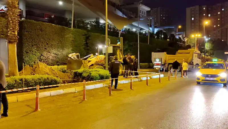 AVM Girişinde Doğalgaz Kaçağı Paniği: Alışveriş Keyfi Tehlikeye Girdi