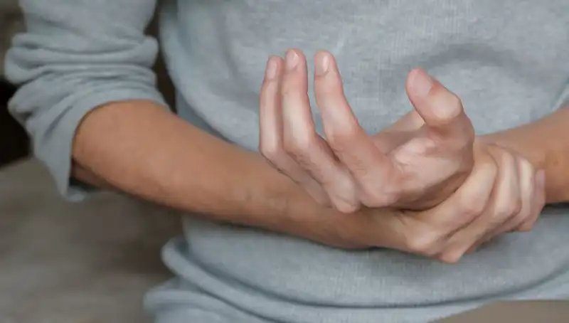 Vücudundaki Karıncalanmalar Felçle Sonuçlandı: İhmal Edilen Belirtiler Nedir?